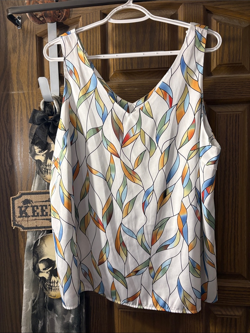 Multicolor Leaf-Print V-Neck Tank Top - Picture 2 of 5